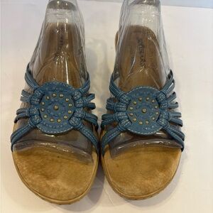 Softspots blue leather strappy flip flops sandals size 5.5 M